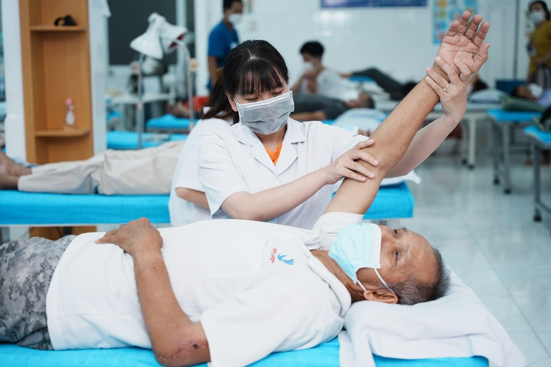 Điều trị trúng đích không xâm lấn — Vật Lý Trị Liệu Thủ Đức